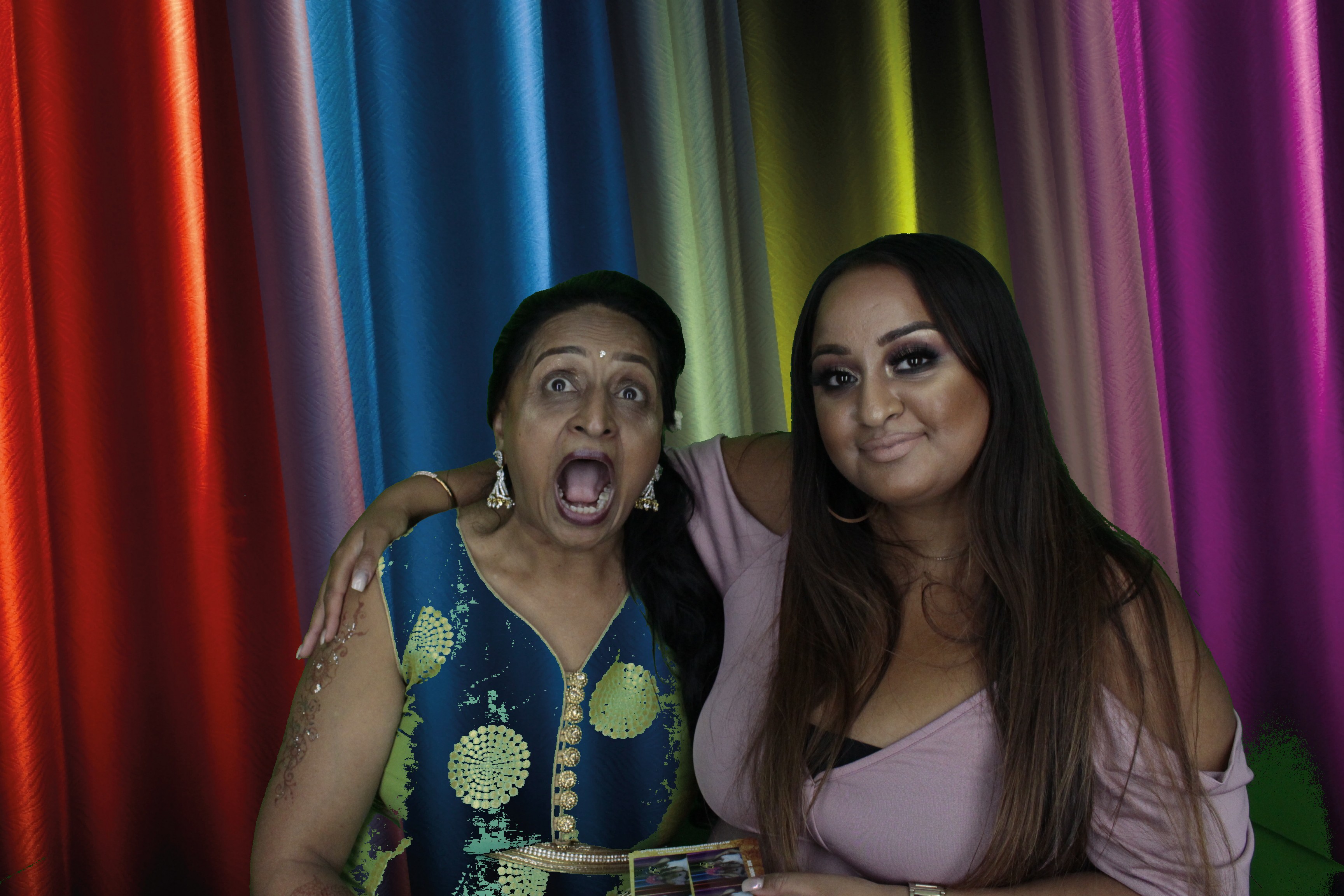 Bhavin & Yasmin’s Wedding | View more photos from the event at gallery.myphotoboothexperience.co.uk/u/MyPhotoBoothExperienceLtd/Bhavin-Yasmin’s-Wedding